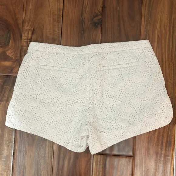 Lilly Pulitzer white eyelet shorts size 2 - Picture 2 of 3